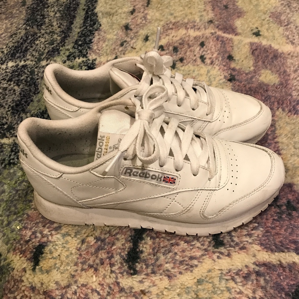 White/White Reebok Classic Sneakers W 6.5
